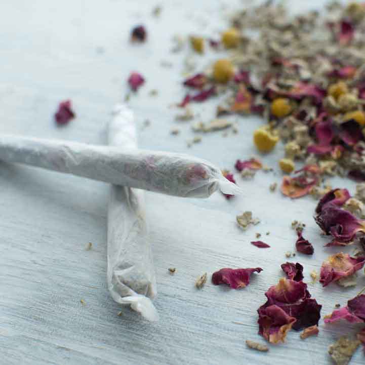 How to Make an Herbal Smoking Blend
